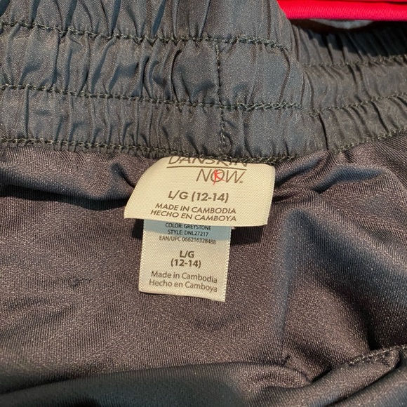 Cute Workout outfit!Hot Pink Nike sports bra. Pink and grey danskin shorts. - Picture 3 of 6